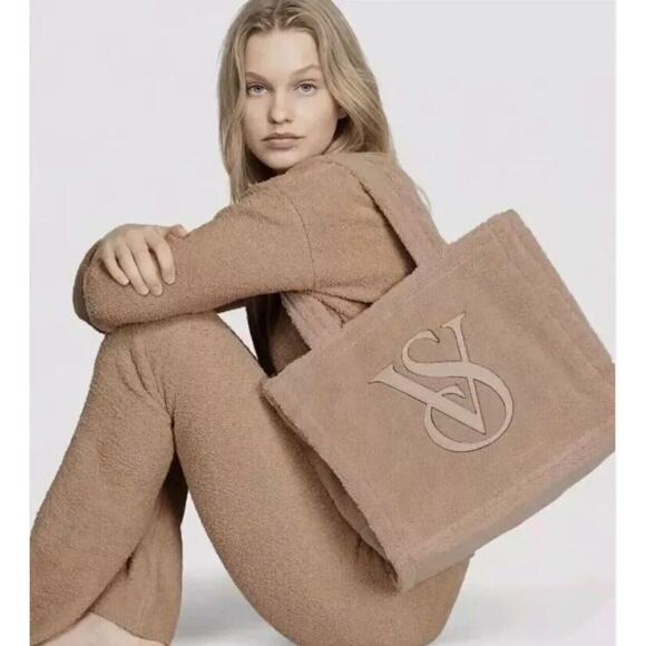 Victoria’s Secret Large Cozy Plush Fleece Sherpa Tote Bag Purse 14 x 12 x 7 in - Picture 1 of 9
